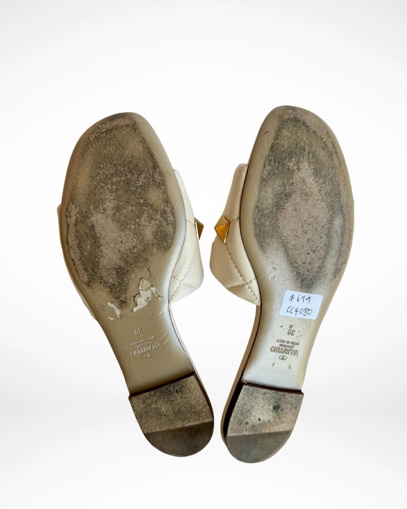 VALENTINO GARAVANI - ROMAN STUD FLAT LEATHER SANDALS