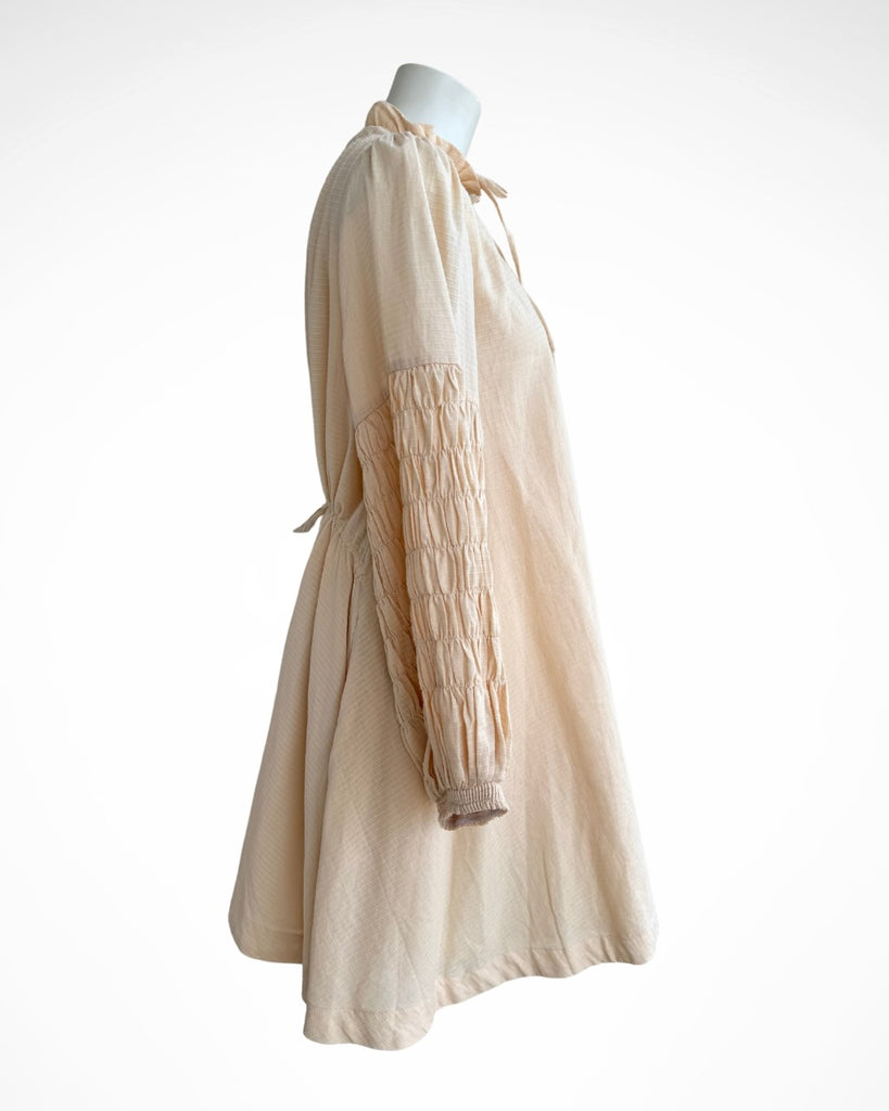 SOVERE - ASSURE SMOCK DRESS - PALE PEACH