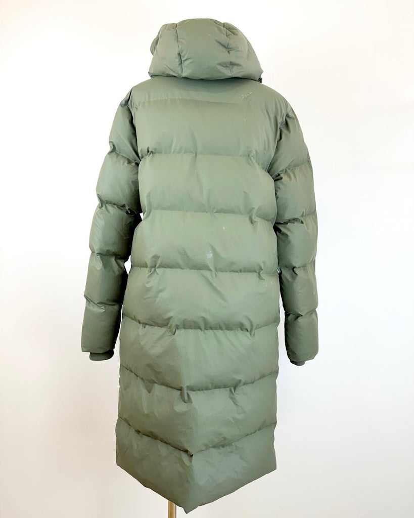 RAINS - LONG PUFFER COAT IN OLIVE