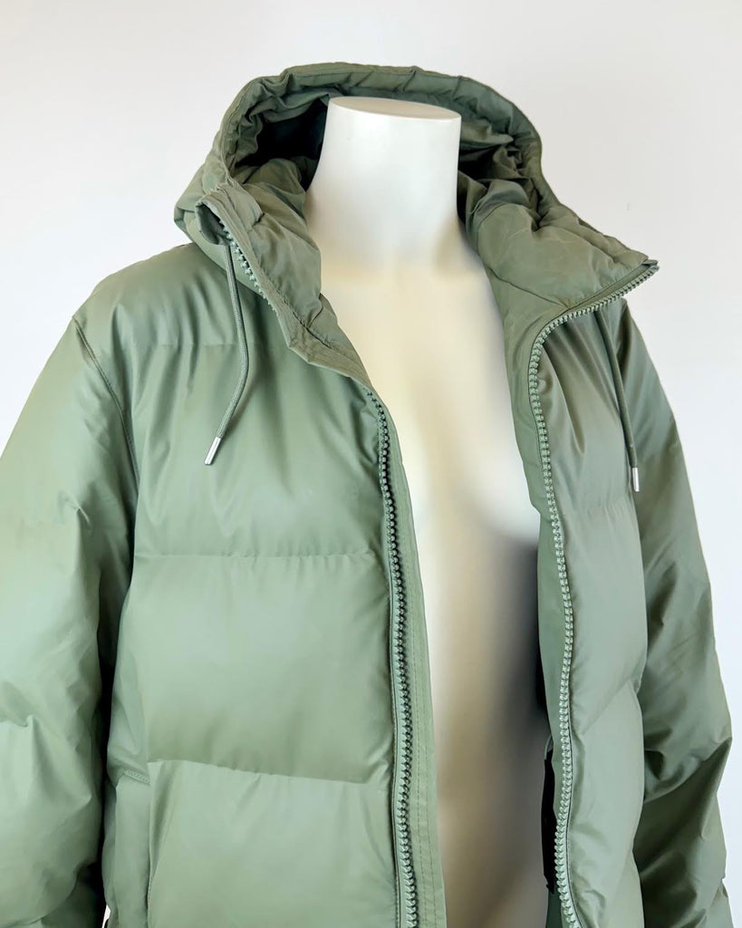 RAINS - LONG PUFFER COAT IN OLIVE