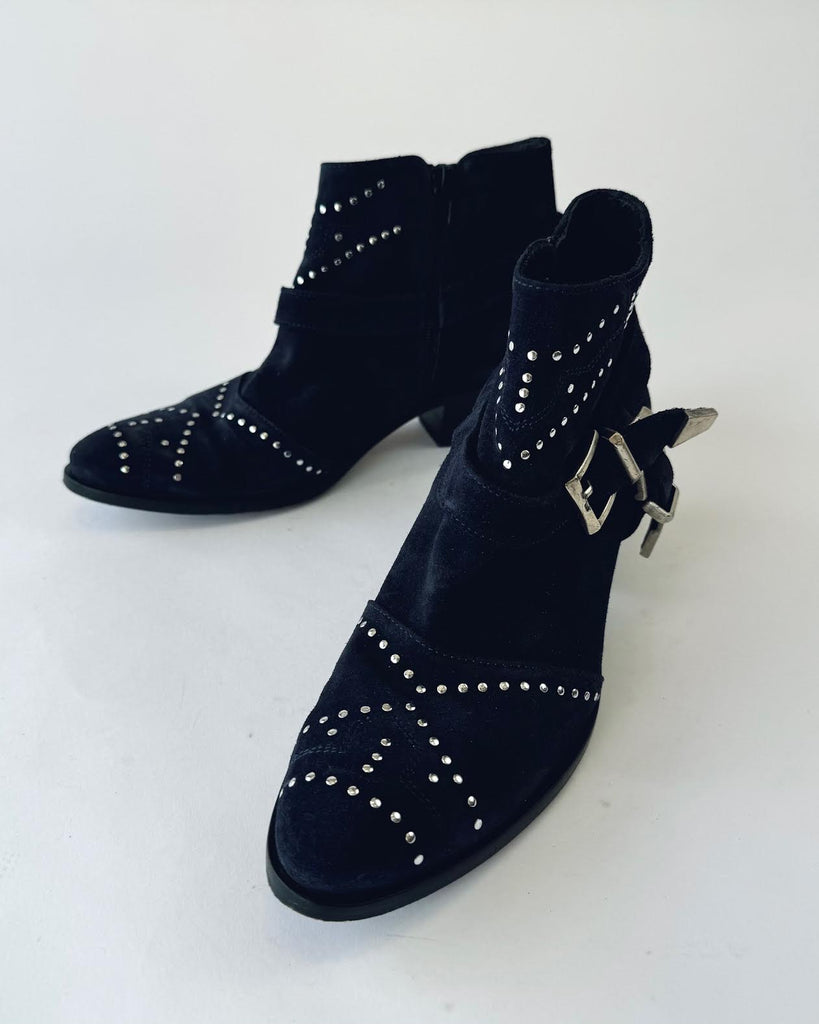 BIANCA BUCCHERI - STUDDED SUEDE MID HEEL BOOTS - INK BLUE