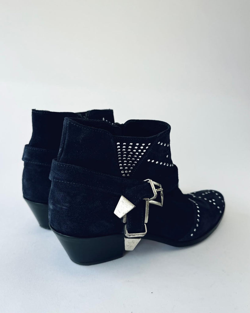 BIANCA BUCCHERI - STUDDED SUEDE MID HEEL BOOTS - INK BLUE