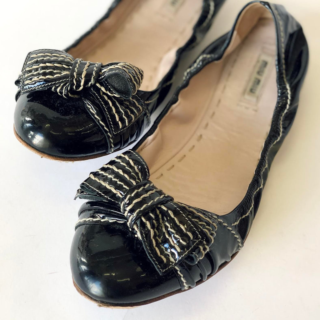 MIU MIU - PATENT LEATHER BALLET FLATS WITH BOW DETAIL